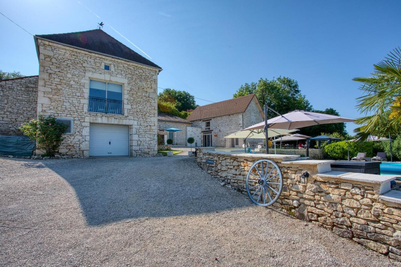 Domaine Des Pierres Blanches - Chambres D'Hotes Carlux Exterior photo