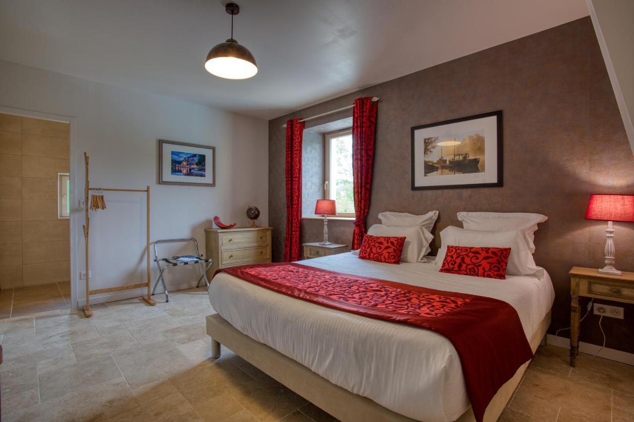 Domaine Des Pierres Blanches - Chambres D'Hotes Carlux Exterior photo
