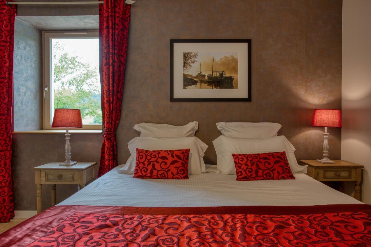 Domaine Des Pierres Blanches - Chambres D'Hotes Carlux Exterior photo