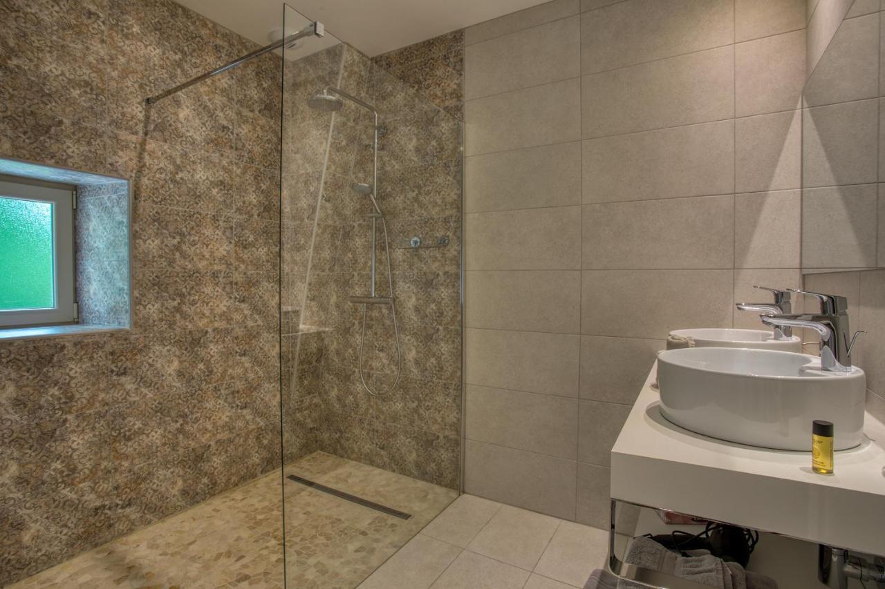 Domaine Des Pierres Blanches - Chambres D'Hotes Carlux Exterior photo